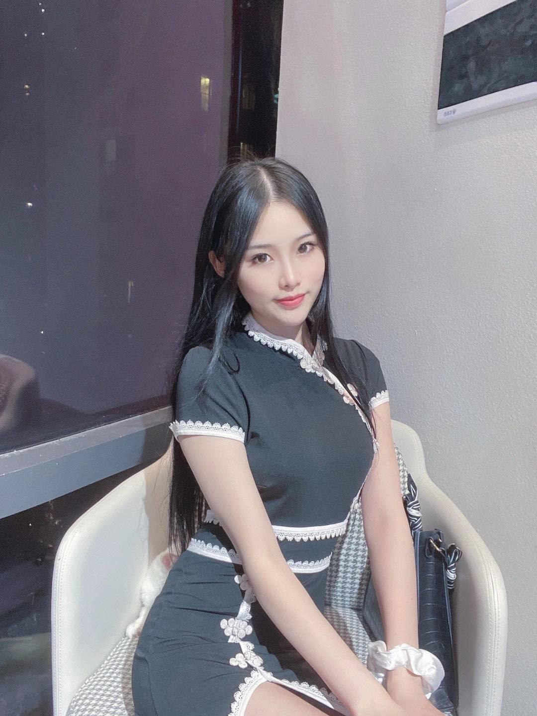 气质长腿兼职极品小姐姐