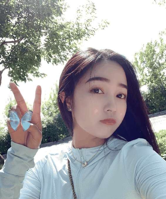 最新验证身高168的漂亮姑娘，蜜桃臂，波大线条超棒。