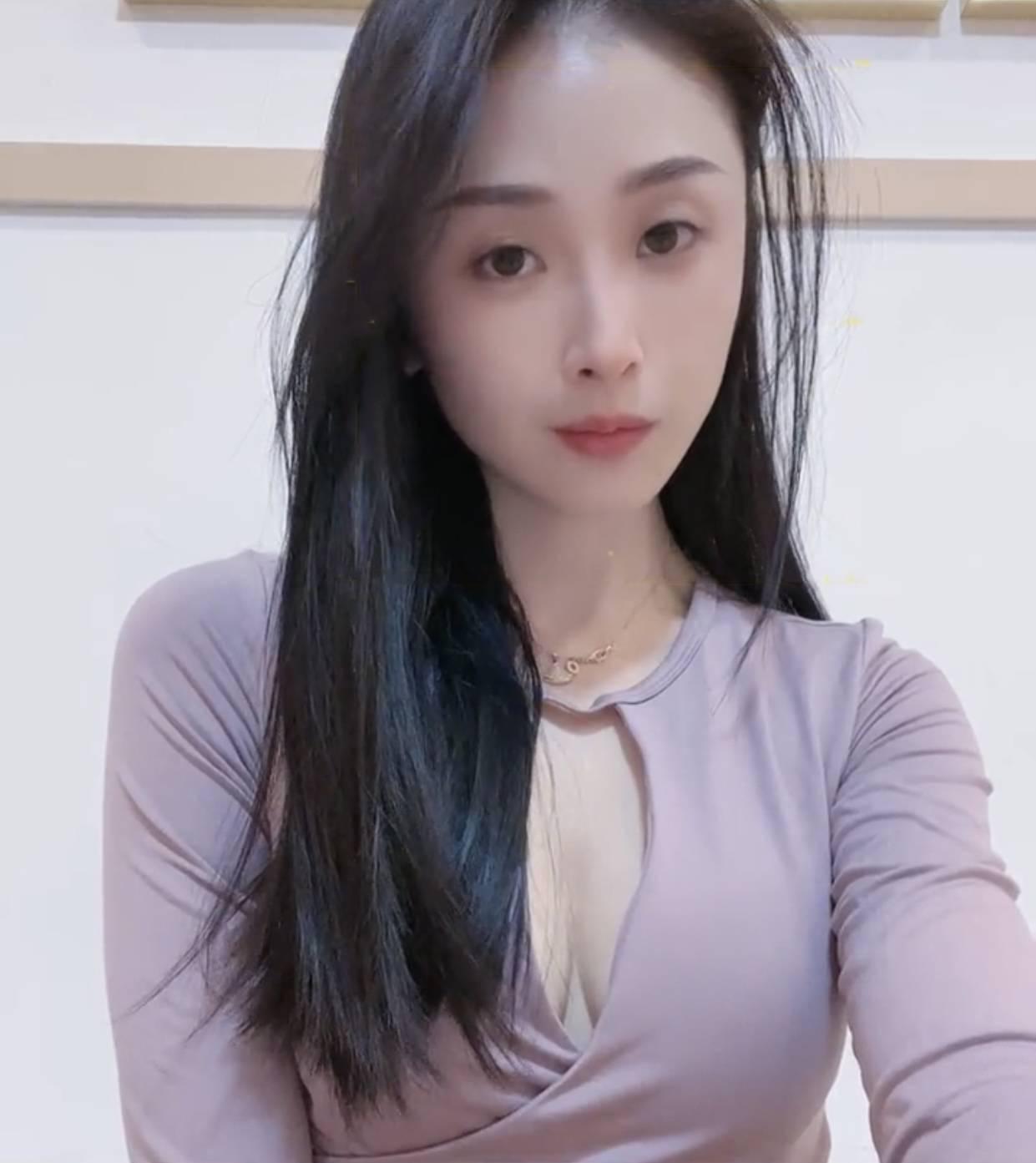 体验一位喜欢练瑜伽的小姐姐 身材火辣